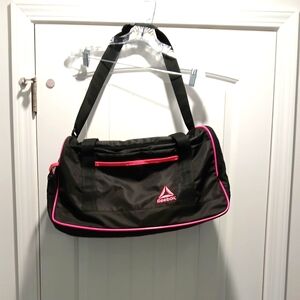 REEBOK CARRYING BAG TEXTURED Black AND PINK  ..ROOMY!